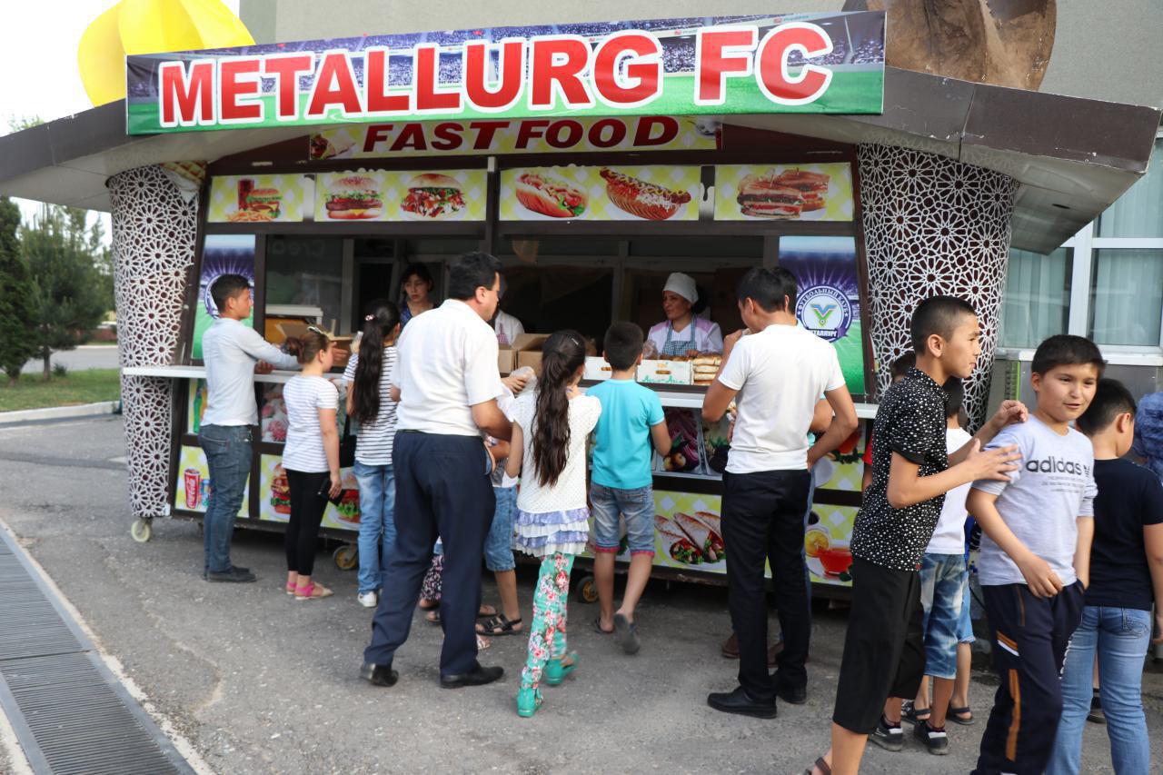 Tayyor mablag`ga o`rgangan klublar muxlislar bilan ishlashda ancha sust. Sizda taklif bormi?