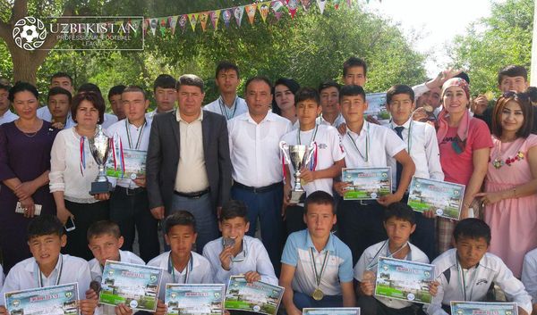 Jizzaxda bayram munosabati bilan futbol musobaqasi tashkil etildi 