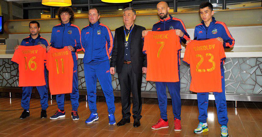 “Bunyodkor” yangi futbolchilarni tanishtirdi