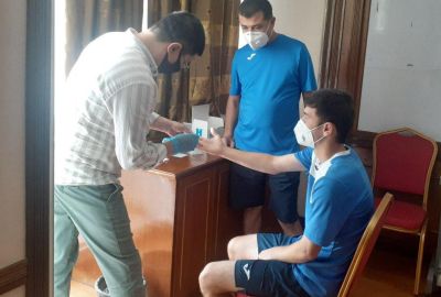 "Buxoro" va "Bunyodkor" jamoalari a’zolari Ig G testi topshirmoqda