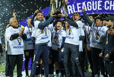 Pakhtakor lifts up Super League trophy